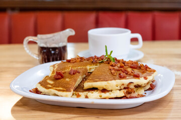 Hot cakes con tocino