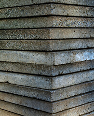 Gestapelte Steinplatten