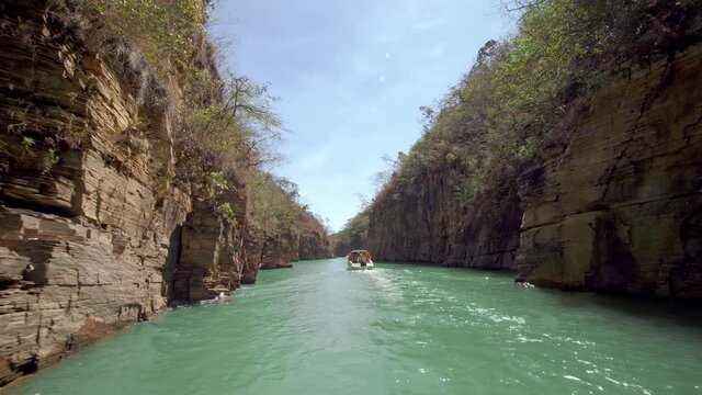 Boats navigating trough the famous Canyons of Capitolio's lagoon in Minas Gerais, Brazil. Beautiful cinematic landscape in the Furnas's dam region 4K. Aventure travel in of the most wonderful places.