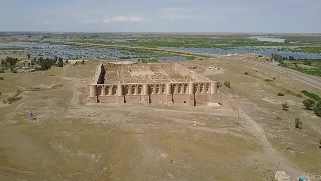 Qasr al-'Ashiq (Arabic: قصر العاشق&lrm;) is a historical palace dates back to the Abbasid era, located near the city of Samarra, Iraq.