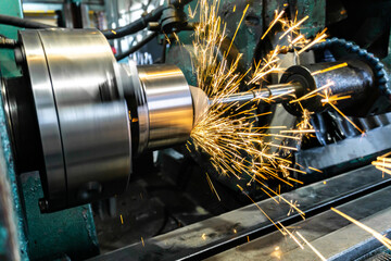 Finishing of a metal part on an internal grinding machine in the metalworking industry.
