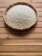 Fototapeta na wymiar 바구니에 담긴 흰쌀 배경 