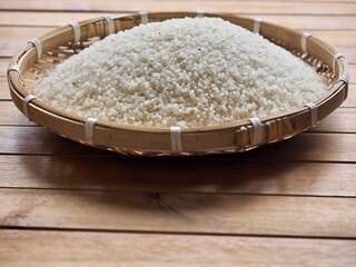 바구니에 담긴 흰쌀 배경 
