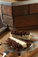 Cheesecake with chocolate crumble topping