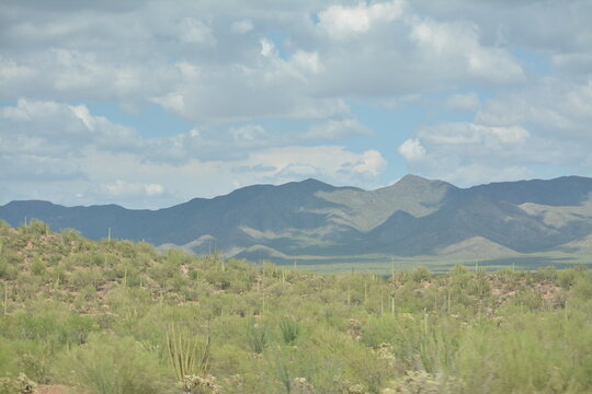 Desierto Sonora, montaña y nubes