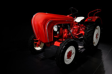 Traktor Oldtimer rot