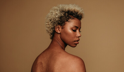Side view portrait of african american woman - Powered by Adobe