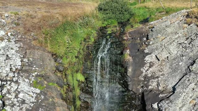 survol du plateau de l'Aubrac et de la cascade du D&eacute;roc (Loz&egrave;re, France)