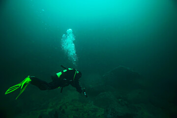 group of divers in muddy poorly clear water, dangerous diving