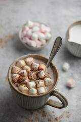 chocolat chaud gourmand et marshmallows