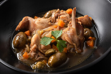 Coniglio a succhittu, ricetta tipica della cucina Sarda 