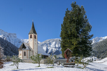 Die Kirche von St. Veit im Pragser Tal - Südtirol