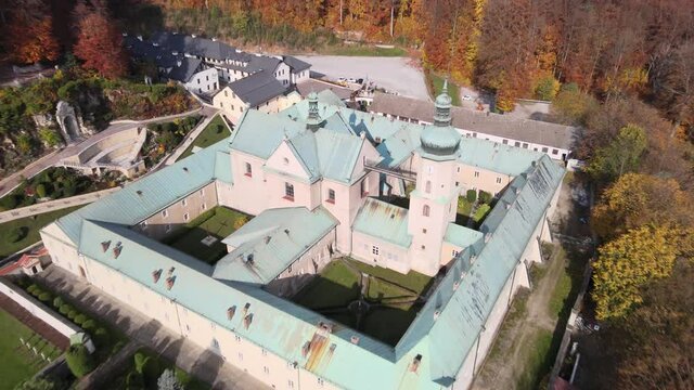 Klasztor karmelit&oacute;w bosych w Czernej &ndash; męski klasztor karmelit&oacute;w bosych. Polska z lotu ptaka