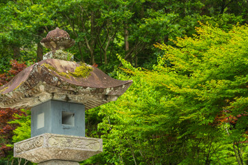 日本　静岡県袋井市、遠州三山の一つ法多山尊永寺の境内にある灯籠