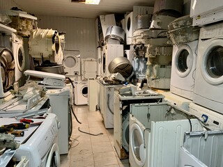 Disassembled washing machines. Spare parts for washing machines. Dismantling of household appliances.