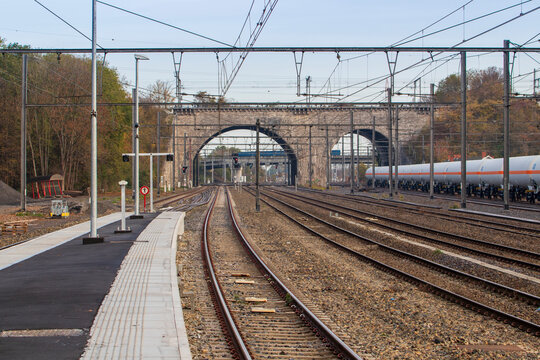 La pand&eacute;mie est l&agrave;, les gares sont vides