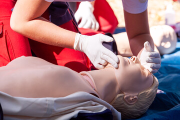 Measuring pulse or heart rate during CPR and first aid training