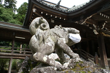 筑波山神社マスクをした狛犬
