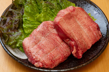 牛タン（やや上から）