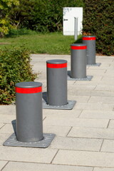Pfosten, Sperrpfosten,, Stra&szlig;enpoller auf einem Fu&szlig;weg,  Deutschland, Europa