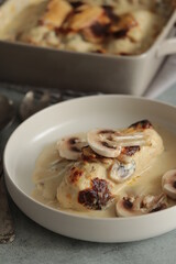 Quenelles au champignons, sauce au reblochon