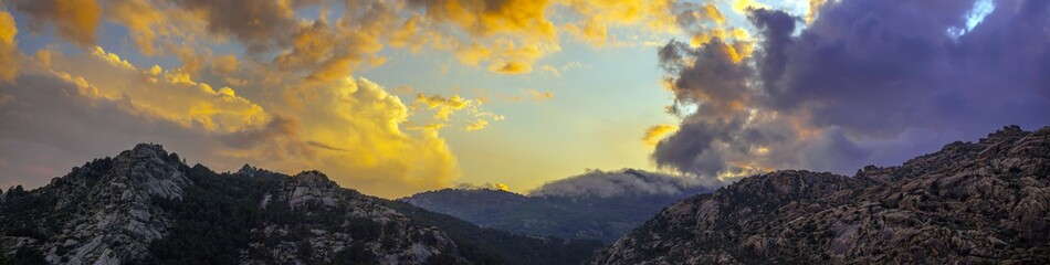 Nubes  en la montaña