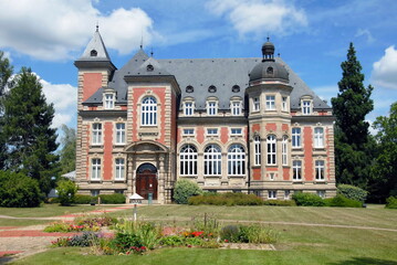 Obraz premium Ville de Sarreguemines, Château de Utzschneider, aujourd’hui Hôtel de la Communauté d’Agglomération, département de la Moselle, France
