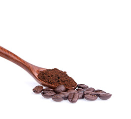 Obraz premium Coffee beans with ground coffee in a spoon on a white background