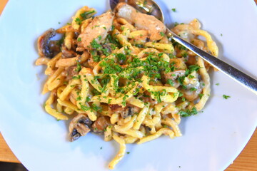 Schweinefilet mit Spätzle und frischen Pilzen