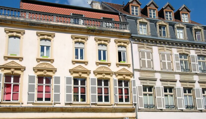 Ville de Sarreguemines, maisons de centre ville et leurs façades de style, département de la Moselle, France