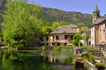 Fototapeta na wymiar Florac (48400) et la source du Pêcher, Lozère en Occitanie, France