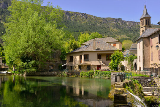 Florac (48400) et la source du P&ecirc;cher, Loz&egrave;re en Occitanie, France