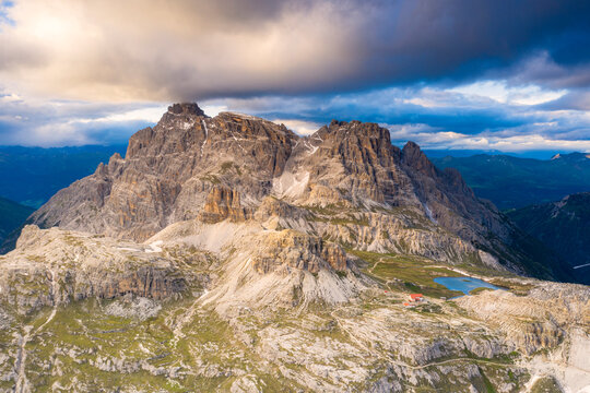 Locatelli hut, Laghi dei Piani, Torre Toblin, Tre Scarperi, Rocca Novale, Punta Lavina Lunga, Dolomites, South Tyrol, Italy