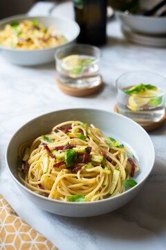 Spaghetti with zucchini and smoked ham