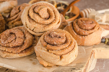A step-by-step recipe for sweet cinnamon rolls. Step 15 - close-up baked cinnamon rolls