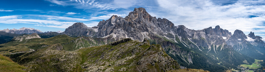 Fototapeta na wymiar Dolomiti, panoramica delle Pale di San Martino