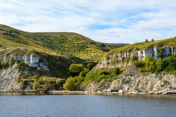 Obraz premium Coast of the Volga River in the middle Volga region in the Republic of Tatarstan. Autumn landscape.