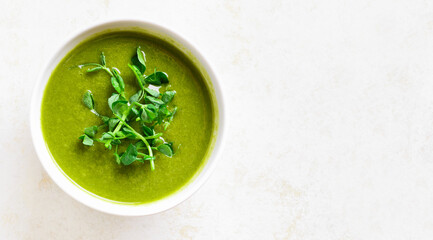 Healthy broccoli green pea soup