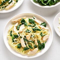 Spaghetti with spinach leaves, grilled chicken breast and cheese