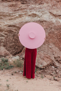 Girl with hat.