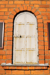 Obraz premium window in a brick wall