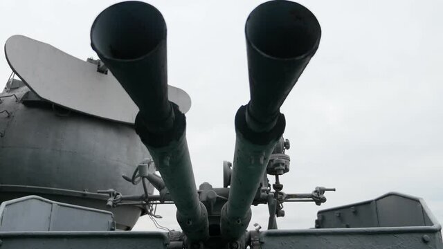 anti-aircraft gun mount aboard the gunship of an artillery cruiser.