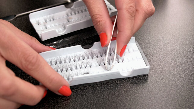 Makeup Artist Takes The False Eyelashes Out Of The Box