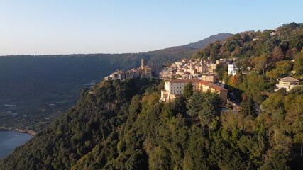 Fototapeta na wymiar veduta aerea della città di Nemi, in provincia di Roma.