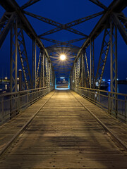 Nassaubrücke zur blauen Stunde, Wilhelmshaven, Deutschland