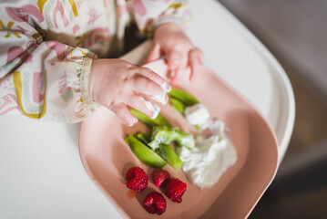 baby eating raspberries, kiwi BLW meal 