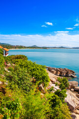 Fototapeta na wymiar Beautiful tropical landscape of the green coast of Koh Samui