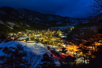 日本　岐阜県、白川郷の合掌造り集落の萩町城跡からの夜景