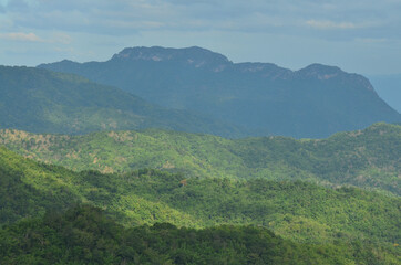 Naklejka premium view beautiful, mountain, hill, sunrise landscape, sunrise, forest landscape, forest, tree, air, fresh, environment, natural, outdoor, background, travel, beautiful, landscape, green, nature