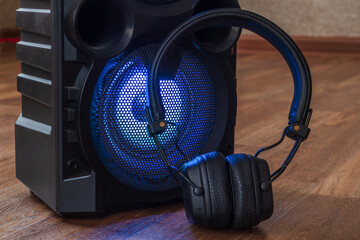 audio speaker with black wireless headphones
